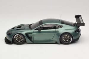 Aston Martin V12 Vantage GT3 Vert AUTOart 1:18 81306 Métal — image 3 sur 6