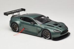 Aston Martin V12 Vantage GT3 Vert AUTOart 1:18 81306 Métal — image 4 sur 6