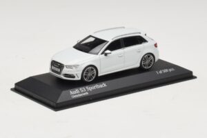 Audi S3 8V Sportback Blanc Minichamps 1:43 437013010 Métal — image 2 sur 4