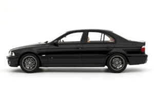 BMW M5 E39 Black Sapphire Metallic Otto 1:18 OT1338 Résine — image 3 sur 4
