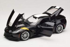 Chevrolet Corvette C7 Grand Sport Noir avec Rayures Blanches AUTOart 1:18 71273 Composite — image 2 sur 8