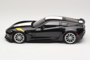 Chevrolet Corvette C7 Grand Sport Noir avec Rayures Blanches AUTOart 1:18 71273 Composite — image 4 sur 8