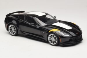 Chevrolet Corvette C7 Grand Sport Noir avec Rayures Blanches AUTOart 1:18 71273 Composite — image 6 sur 8