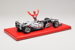 Ferrari F2004 #1 M. Schumacher Six Time World Champion 2004 Chrome Argent Hot Wheels 1:18 C7332 Métal — image 2 sur 6
