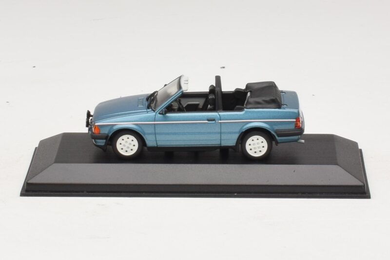 Ford Escort Mk3 Cabriolet Bleu Métallisé Minichamps 1:43 Ford Escort Mk3 Cabriolet Bleu Métallisé Minichamps 1:43 400085030 Métal