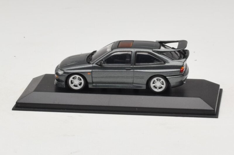 Ford Escort RS Cosworth Vert Foncé Métallisé Minichamps 1:43 Ford Escort RS Cosworth Vert Foncé Métallisé Minichamps 1:43 430086300 Métal