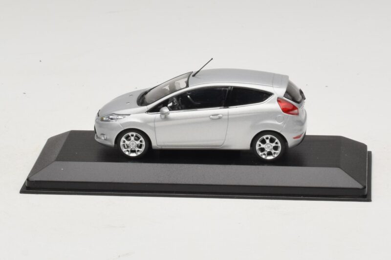 Ford Fiesta Mk7 Moondust Silver Metallic Minichamps 1:43 403088003 Métal