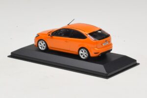 Ford Focus ST Mk2 Electric Orange Minichamps 1:43 400087302 Métal — image 3 sur 4