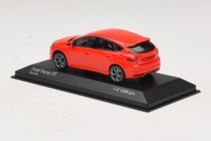 Ford Focus ST Mk3 Rouge Minichamps 1:43 410081001 Métal — image 3 sur 4