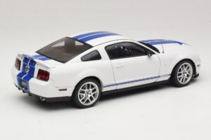 Ford Shelby Cobra GT500 Concept Blanc avec Rayure Bleue AUTOart 1:18 73052 Métal — image 3 sur 8