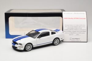 Ford Shelby Cobra GT500 Concept Blanc avec Rayure Bleue AUTOart 1:18 73052 Métal — image 8 sur 8
