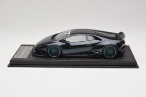 Lamborghini Huracan Liberty Walk Chameleon Blue GS Model 1:18 REMC045 Résine — image 3 sur 7