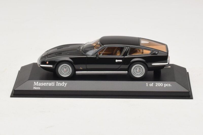 Maserati Indy Noir Minichamps 1:43 Maserati Indy Noir Minichamps 1:43 437123121 Métal