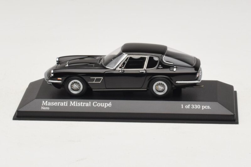 Maserati Mistral Noir Minichamps 1:43 Maserati Mistral Noir Minichamps 1:43 437123421 Métal