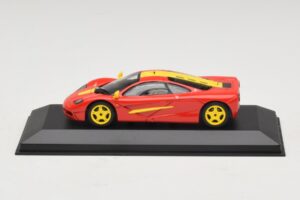 McLaren F1 Rouge Avec Rayures Jaunes Minichamps 1:43 MCLAREN006 Métal — image 3 sur 4