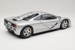 McLaren F1 Argent Minichamps 1:12 530133123 Métal — image 3 sur 8