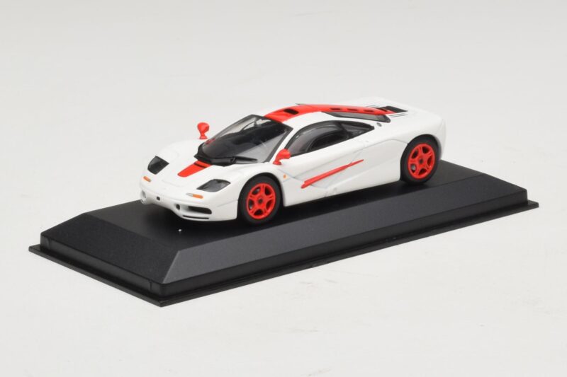 McLaren F1 Blanc Avec Rayures Rouges Minichamps 1:43 MCLAREN003 Métal