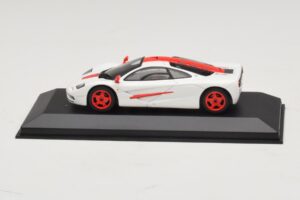 McLaren F1 Blanc Avec Rayures Rouges Minichamps 1:43 MCLAREN003 Métal — image 4 sur 4