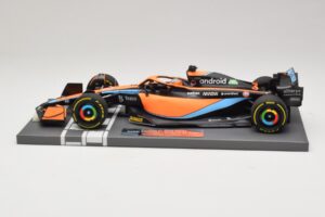 McLaren MCL36 #3 D. Ricciardo Bahrain GP 2022 Minichamps 1:18 537221803 Métal — image 4 sur 7