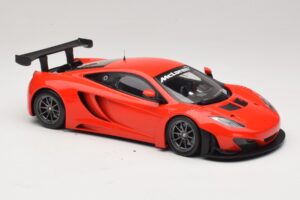 McLaren MP4-12C GT3 Rouge 2013 Minichamps 1:18 151121392 Métal — image 4 sur 6