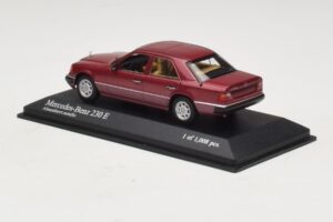 Mercedes 230E W124 Rouge Métallisé Minichamps 1:43 400037001 Métal — image 3 sur 4