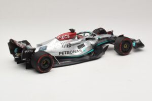 Mercedes AMG Petronas W13 E Performance #63 G. Russell Spanish GP 2022 Minichamps 1:18 110220063 Métal — image 2 sur 7