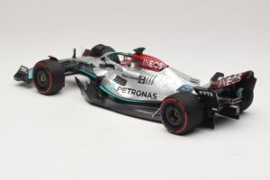 Mercedes AMG Petronas W13 E Performance #63 G. Russell Spanish GP 2022 Minichamps 1:18 110220063 Métal — image 5 sur 7