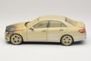 Mercedes E-Class W212 Brûlée Dubaï Voiture D'art Minichamps 1:18 MB008 Métal — image 3 sur 6