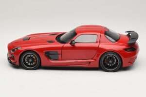 Mercedes SLS AMG C197 Black Series Rouge Minichamps 1:18 110033022 Métal — image 4 sur 8