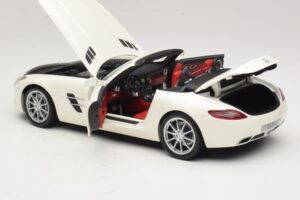 Mercedes SLS AMG Roadster Mystic White II Minichamps 1:18 B66960079 Métal — image 6 sur 9