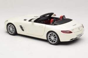 Mercedes SLS AMG Roadster Mystic White II Minichamps 1:18 B66960079 Métal — image 7 sur 9