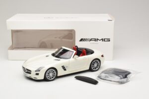 Mercedes SLS AMG Roadster Mystic White II Minichamps 1:18 B66960079 Métal — image 9 sur 9