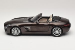 Mercedes SLS AMG Sepang Brown Minichamps 1:18 B66960080 Métal — image 5 sur 9