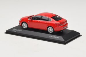 Opel Astra J Rouge Minichamps 1:43 410042001 Métal — image 3 sur 4