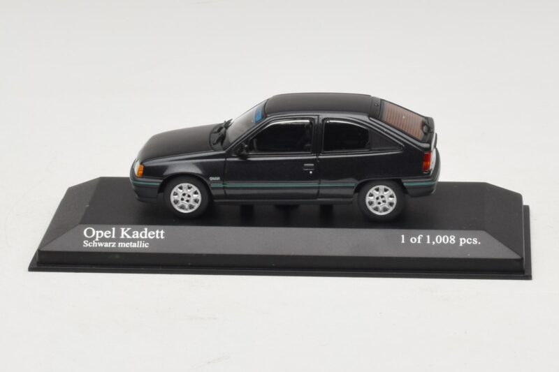Opel Kadett E Black Metallic Minichamps 1:43 400045901 Métal