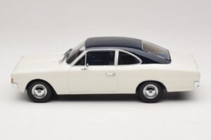 Opel Rekord C Coupé Blanc Bleu Minichamps 1:18 107047021 Résine — image 3 sur 6