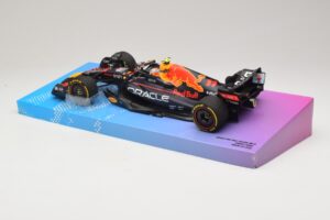 Oracle Red Bull Racing RB18 #11 S. Perez Miami GP 2022 Minichamps 1:18 113220511 Métal — image 5 sur 7