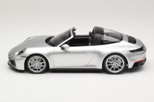 Porsche 911 992 Targa 4 GTS Argent Minichamps 1:18 WAP0211460RTRG Métal — image 3 sur 6