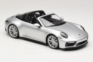 Porsche 911 992 Targa 4 GTS Argent Minichamps 1:18 WAP0211460RTRG Métal — image 4 sur 6