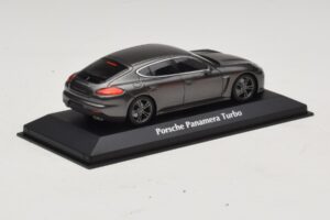 Porsche Panamera 970 Turbo Gris Métallisé Maxichamps 1:43 940062371 Métal — image 2 sur 4