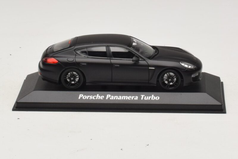 Porsche Panamera 970 Turbo Noir Mat Maxichamps 1:43 Porsche Panamera 970 Turbo Noir Mat Maxichamps 1:43 940062370 Métal