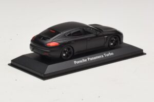Porsche Panamera 970 Turbo Noir Mat Maxichamps 1:43 940062370 Métal — image 2 sur 4