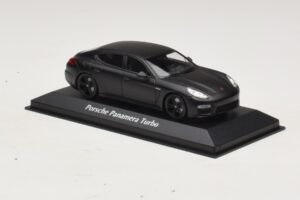 Porsche Panamera 970 Turbo Noir Mat Maxichamps 1:43 940062370 Métal — image 3 sur 4