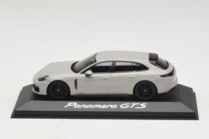 Porsche Panamera GTS 971 Chalk Grey Minichamps 1:43 WAP0207640J Métal