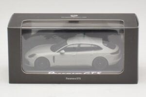 Porsche Panamera GTS 971 Chalk Grey Minichamps 1:43 WAP0207640J Métal — image 4 sur 4