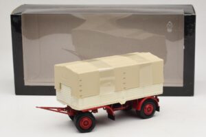 Remorque de Camion Bâche Blanc Rouge Minichamps 1:43 439159096 Métal — image 6 sur 6