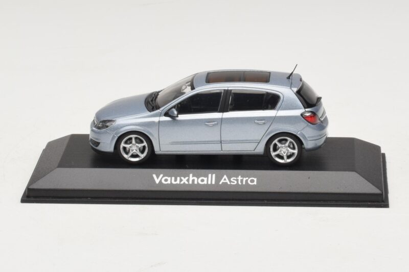 Vauxhall Astra H Sedan Bleu Clair Métallisé Minichamps 1:43 ASTRA007 Métal