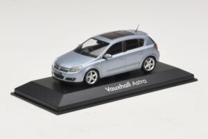 Vauxhall Astra H Sedan Bleu Clair Métallisé Minichamps 1:43 ASTRA007 Métal — image 2 sur 4