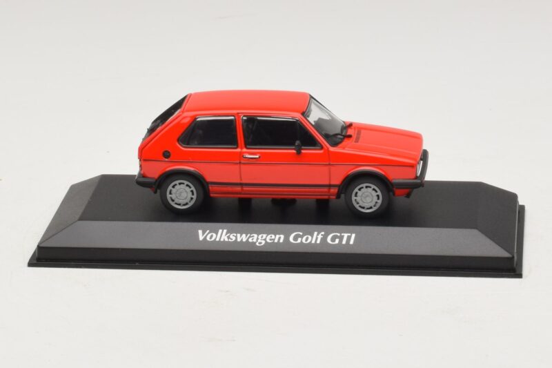 Volkswagen Golf GTI Mk1 Rouge Maxichamps 1:43 Volkswagen Golf GTI Mk1 Rouge Maxichamps 1:43 940055170 Métal