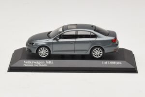 Volkswagen Jetta Mk6 Grey Metallic Minichamps 1:43 400059000 Métal